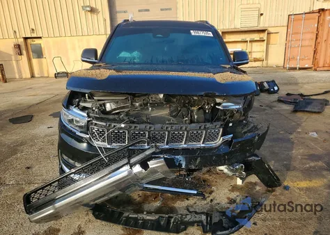 2023 Jeep Grand Wagoneer Series Iii z USA, uszkodzony, nr VIN 1C4SJVGP3PS504501